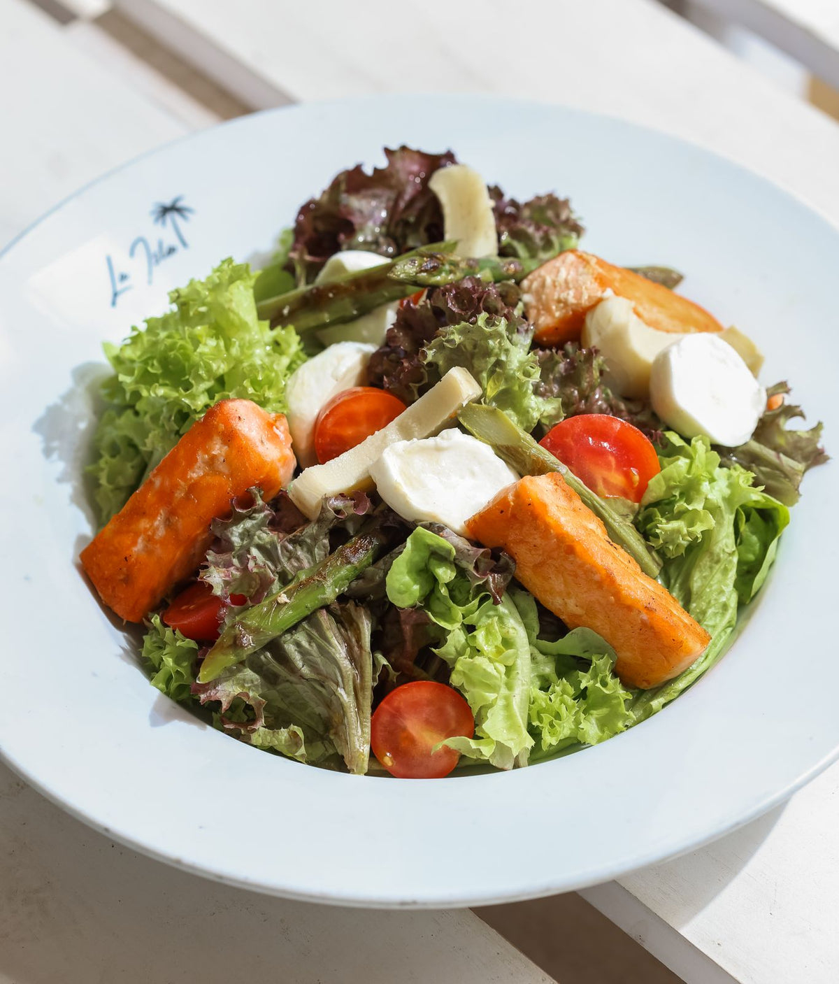 Ensalada de Salmon Grillado